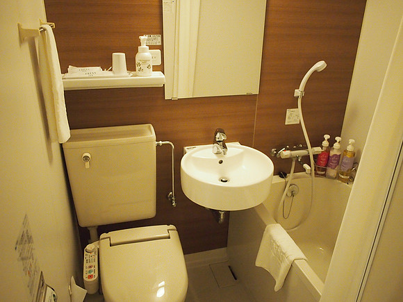 P9307983-fresa-inn-bathroom