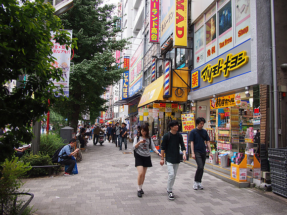 PA018052-akihabara-shops