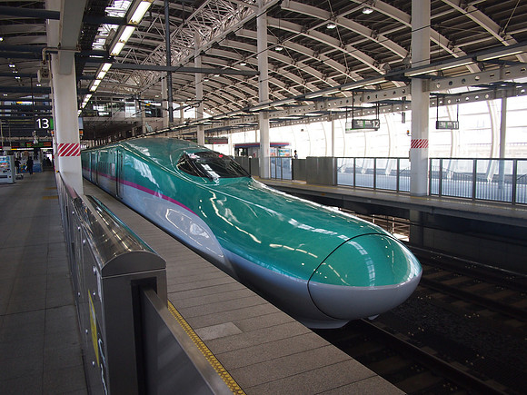 P9297710-shinkansen-at-hachinohe