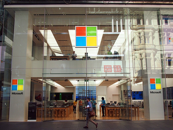 P9257407-microsoft-store