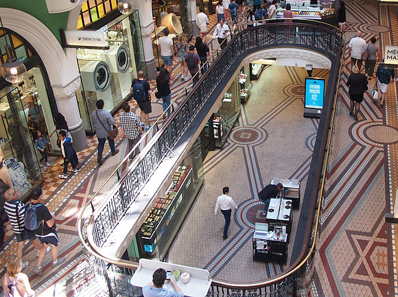 P9257422-qvb