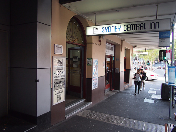 P9257439-sydney-central-inn-entrance