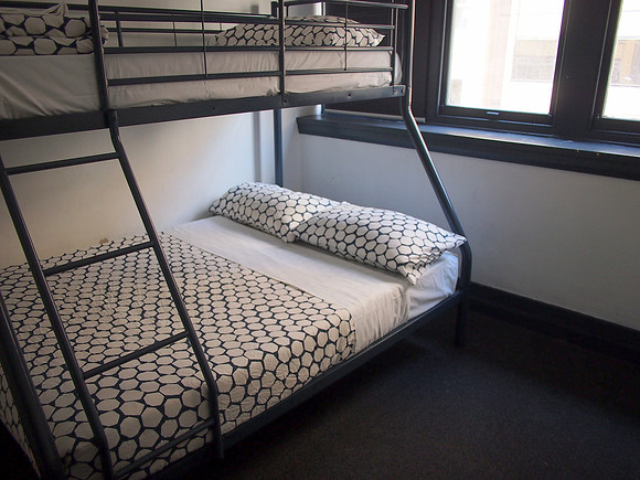 PA028117-downing-hostel-bed