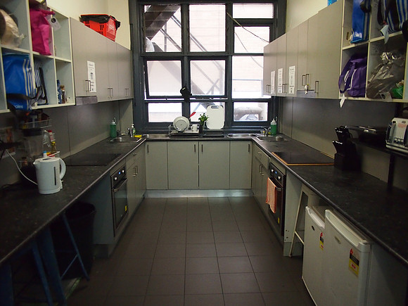 PA038120-downing-hostel-kitchen