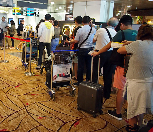 P9247332-irvins-queue