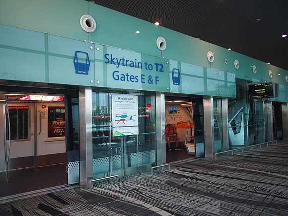 P9247349-skytrain-to-t2