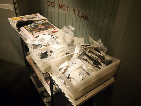 P9247360-sin-syd-newspapers