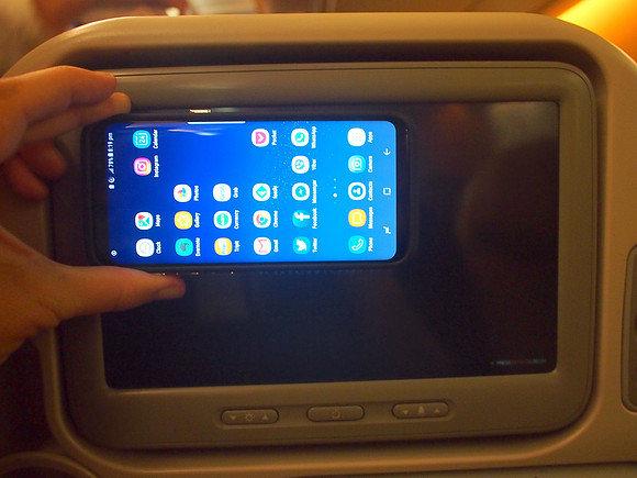 P9247362-galaxy-s8-vs-a-380-screen
