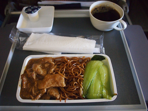 PA038152-egg-noodles-refreshment