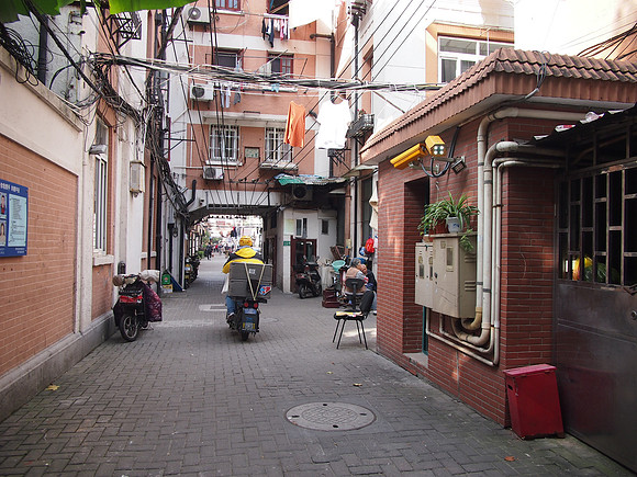 PA218421-shanghai-lanes