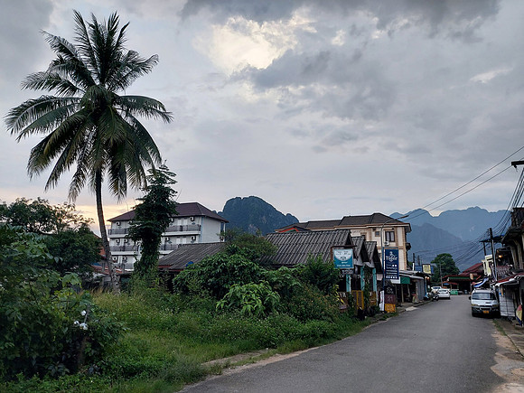 20220528_182109-vang-vieng-mountains