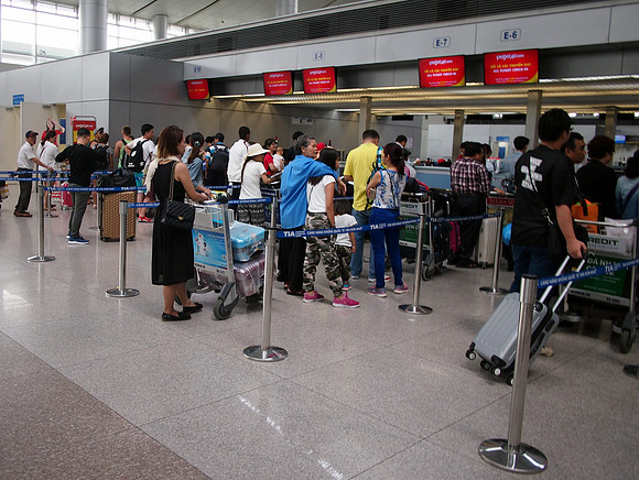 PA198288-vietjet-checkin