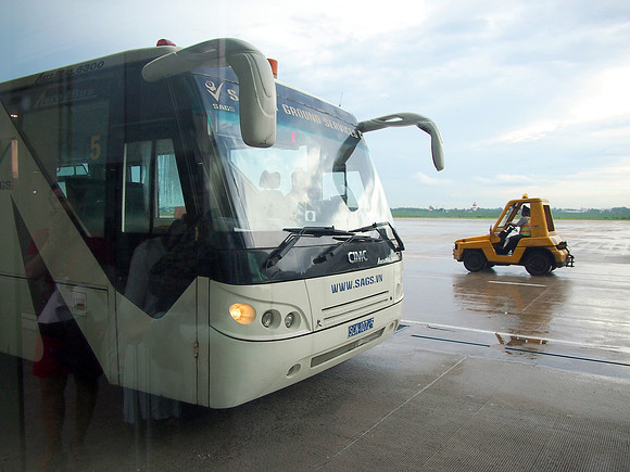 PA198295-bus-to-plane