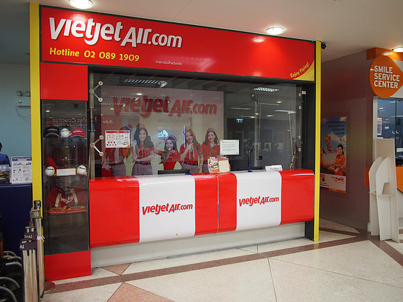 PB048579-vietjet-sales