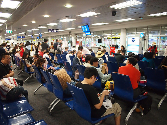 PB048584-departure-crowd