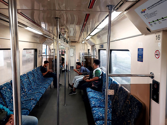 20240522_073426-northern-komuter-seats
