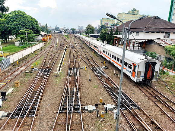 20240428_161457-bandung-train-tracks