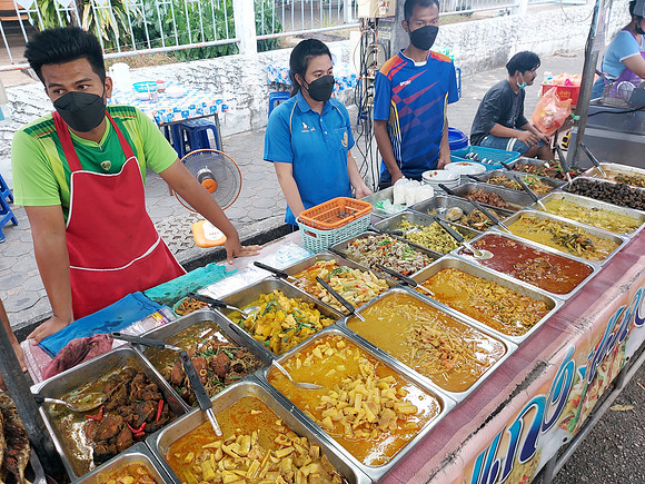 20220210_173211-night-market-curry