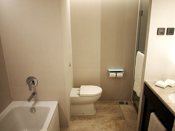 PC038914-grand-lapa-bathroom