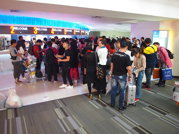 PC059121-duty-free-queue