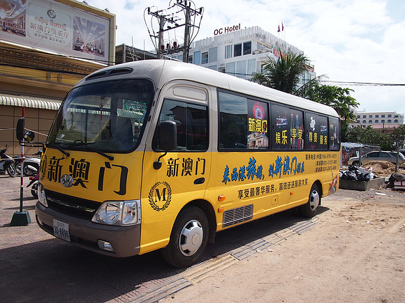 P1019589-chinese-bus