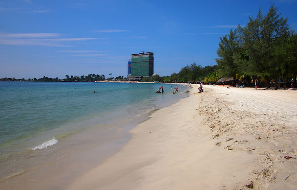 P1019608-sokha-beach