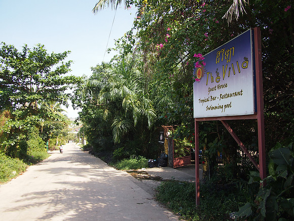 P1019612-the-villa-road