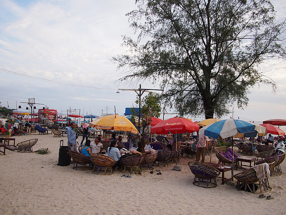 P1019631-ou-chheuteal-beach