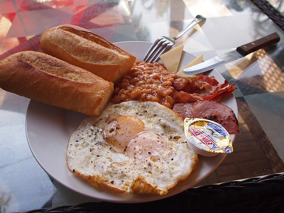 P1029645-villa-breakfast