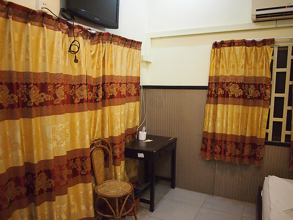 PC279167-tt-guesthouse-windows
