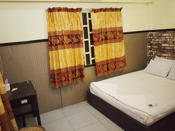 PC279166-tt-guesthouse-bed