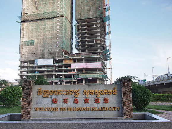 PC289268-diamond-island-city