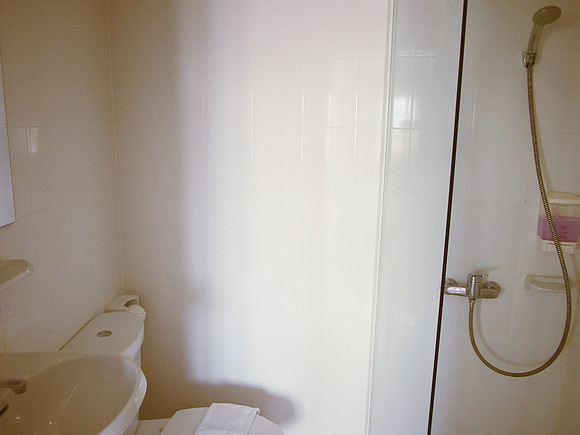PC299331-zing-bathroom