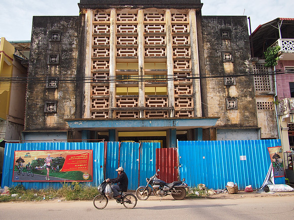 P1029658-old-cinema