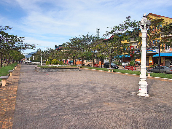 P1039683-main-square
