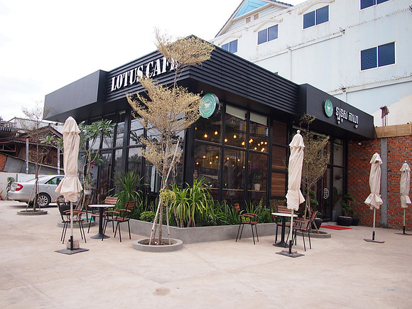 P1039700-lotus-cafe