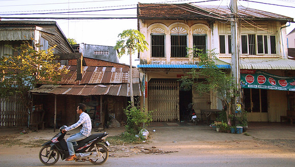 P1049734-kampot-shops