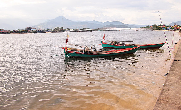 P1059761-river-boats
