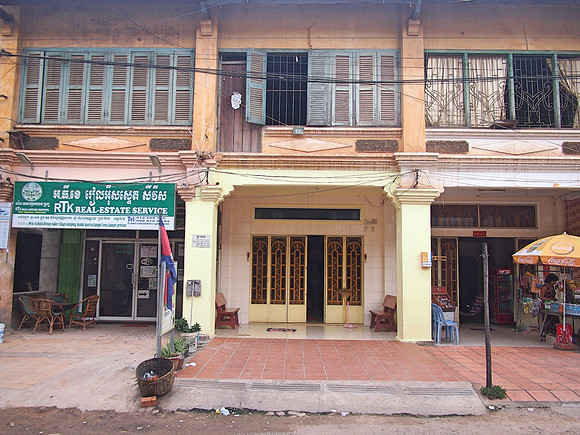 P1059763-shop-fronts