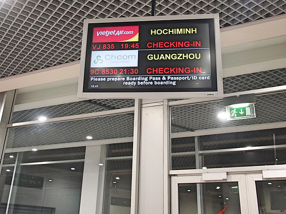 P1069798-checking-in