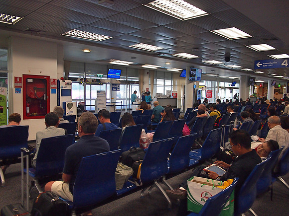 P2069944-domestic-departures
