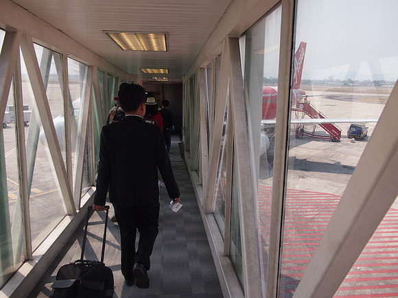 P2069949-airbridge