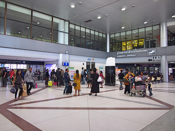 P2069960-domestic-arrivals