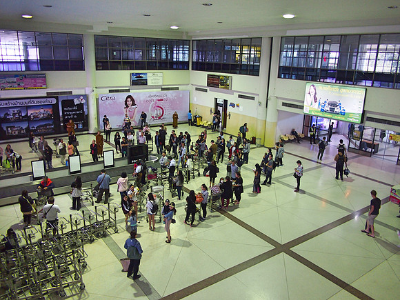 P2069958-baggage-claim