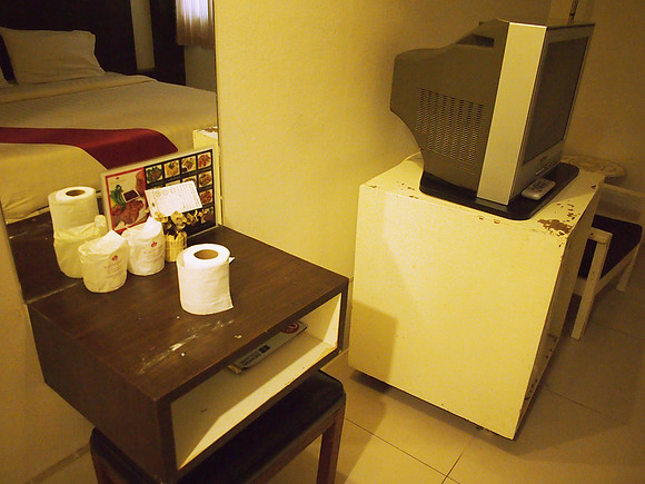 P2069967-ratchathani-table