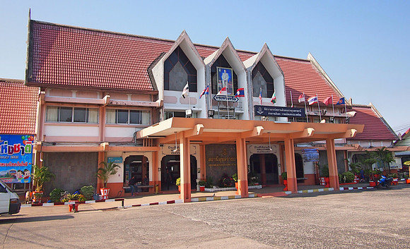 P2069985-train-station