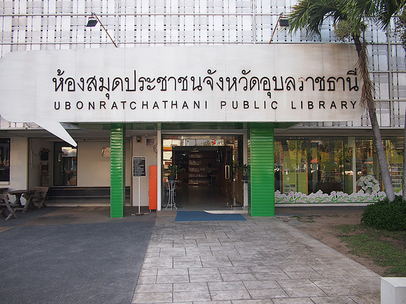 P2069991-public-library