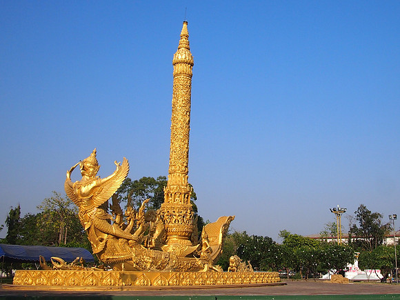 P2069998-candle-monument