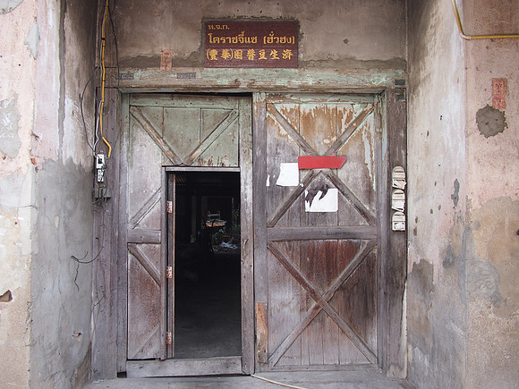 P2080146-old-doorway