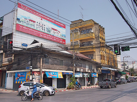 P2080174-overhead-wires